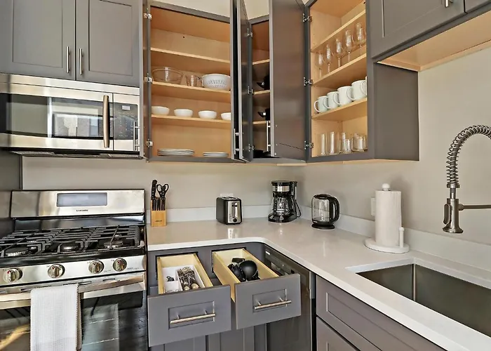 Splendid & Fully Furnished 1br - Broadway 204 Rep *